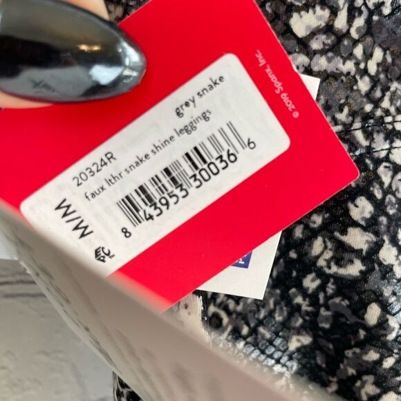 Spanx Faux Leather Snake Shine Leggings Size Medium NWT - Picture 10 of 13